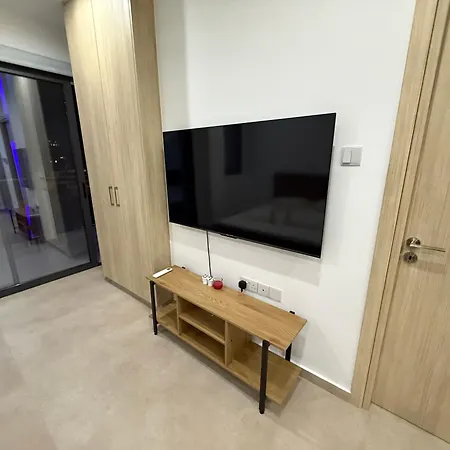 Lux Business Larnaca